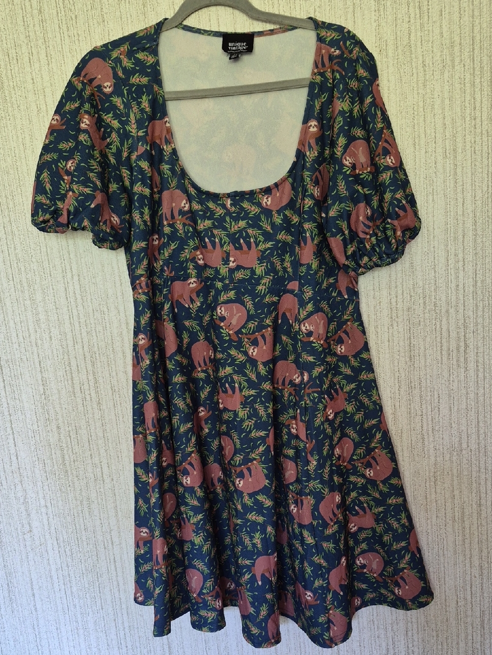 Unique Vintage Size Large 10/12 Sloth Print Dress Stretchy Puffy Sleeves